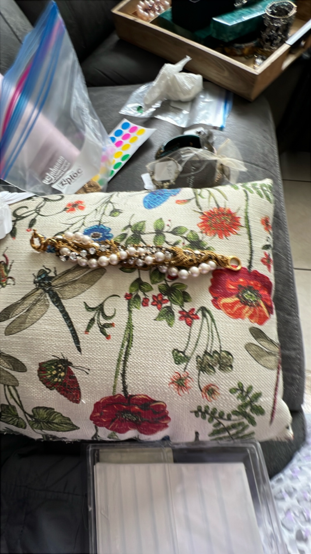 Elegant Pearl and Gold Bracelet