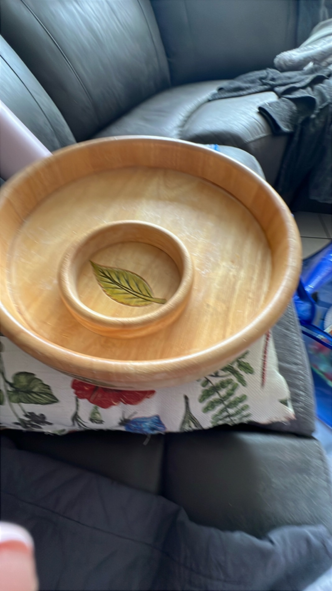 Rotating Wooden Serving Tray with Leaf Design