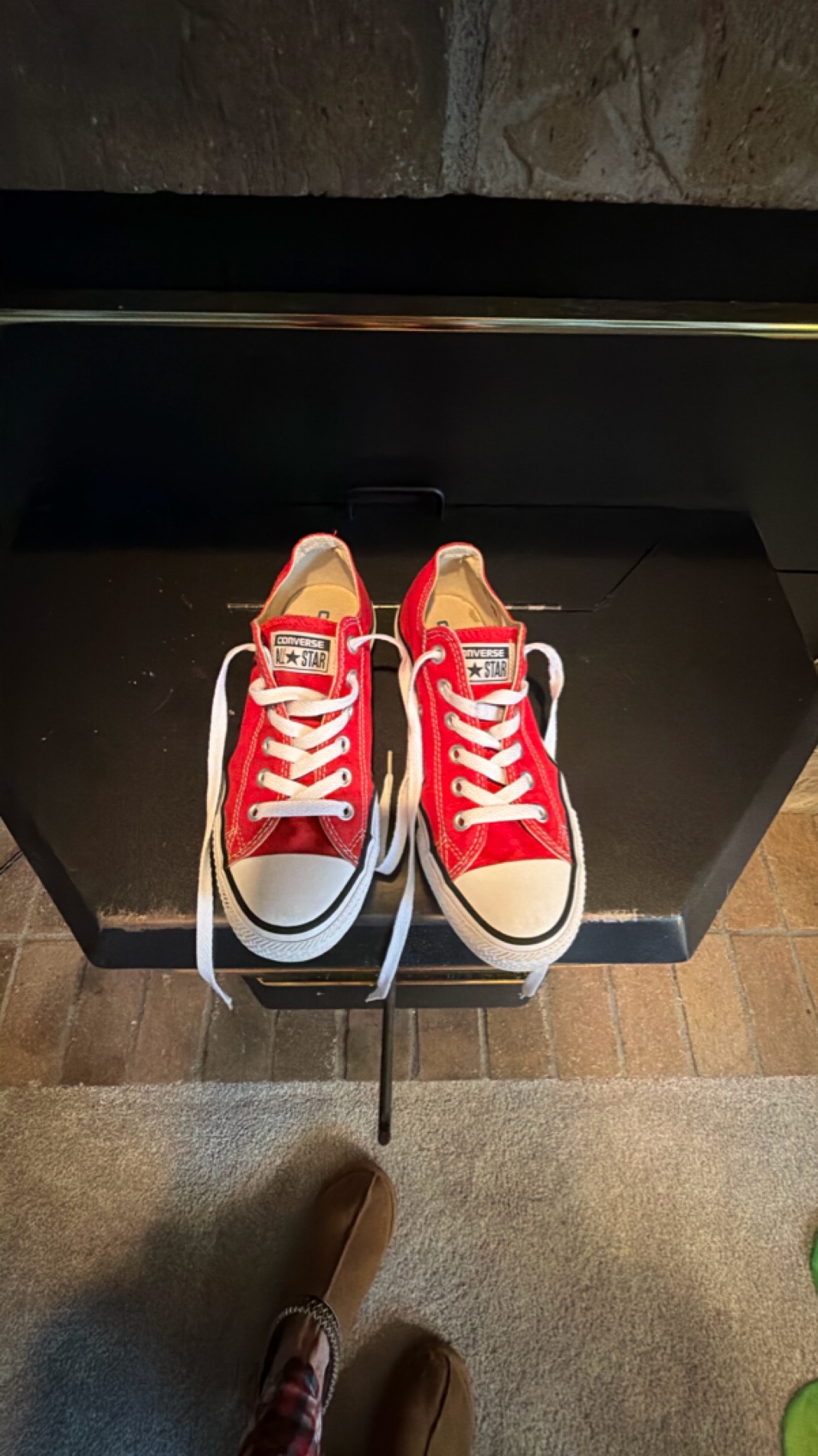Chuck Taylor Red Converse All Star Low-Top Sneakers size 7.5, excellent condition