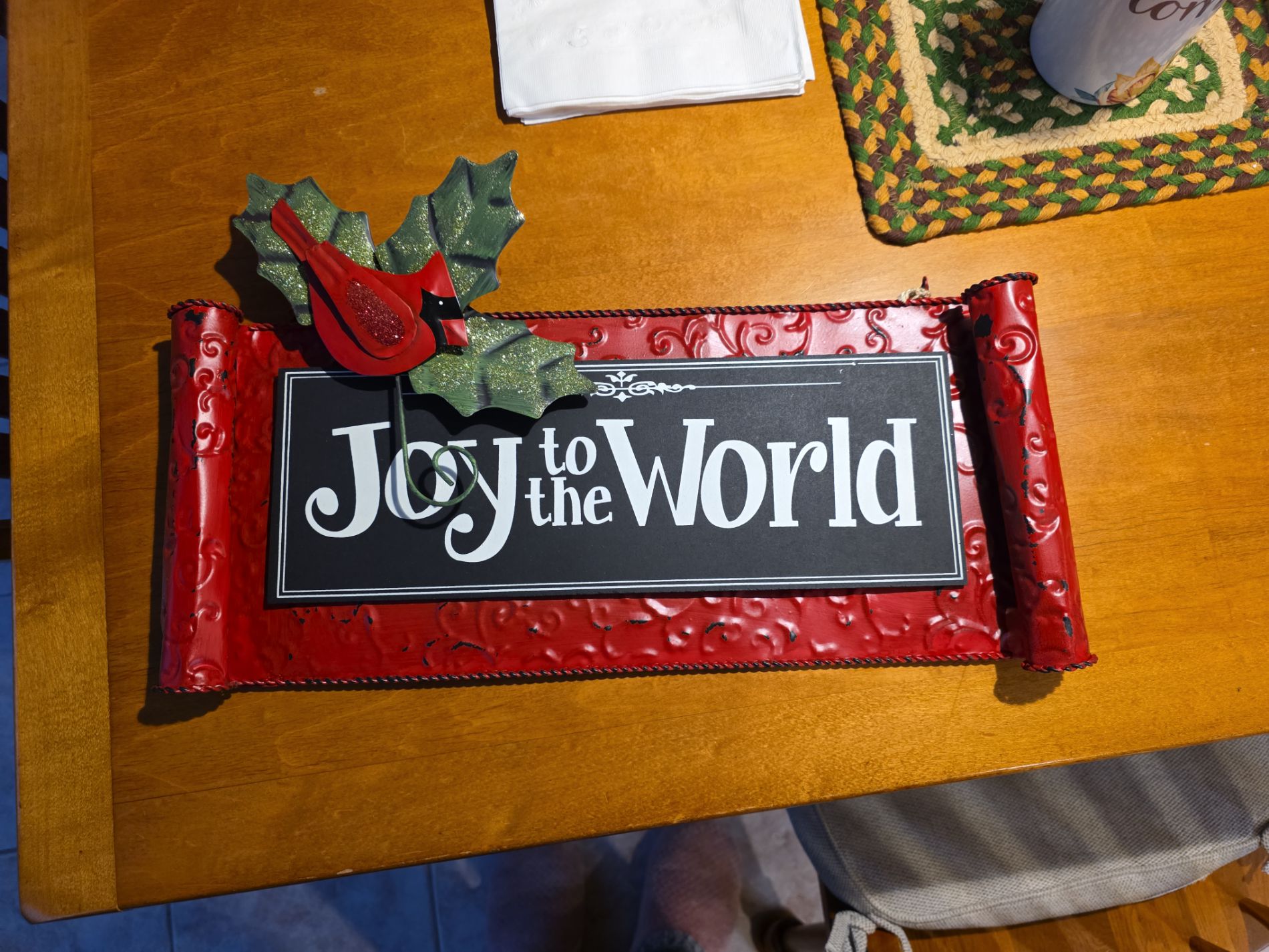 Festive 'Joy to the World' Wall Decor