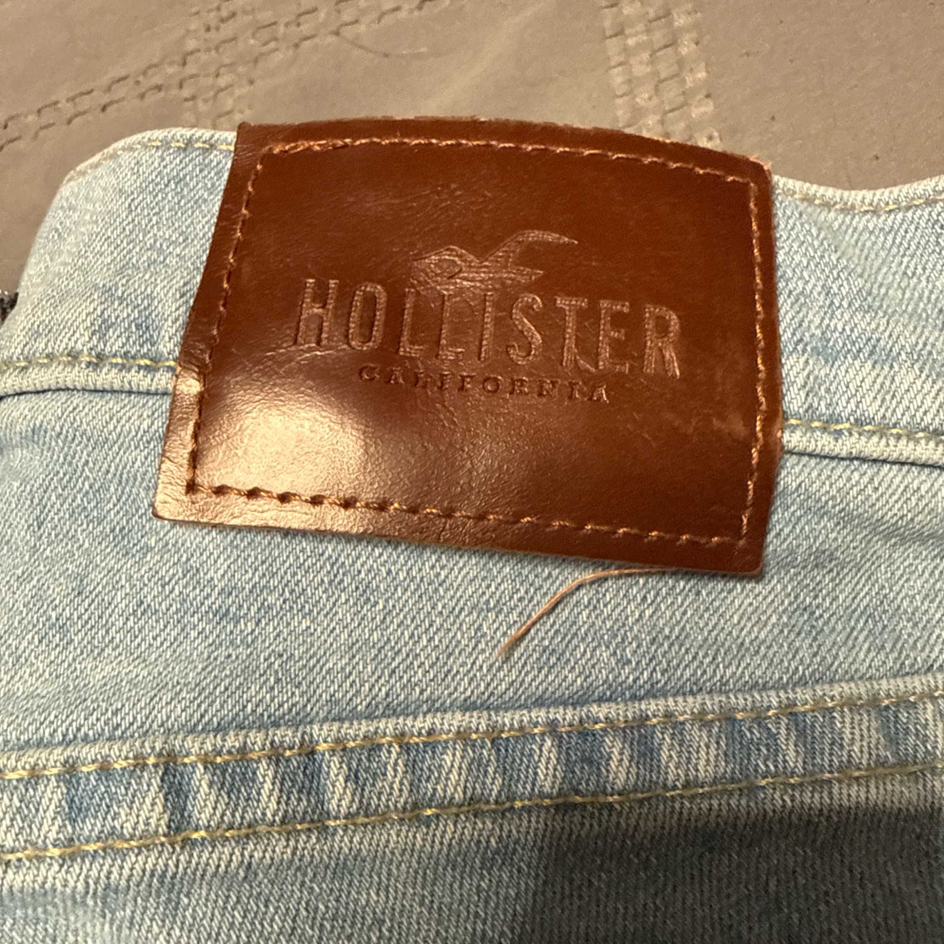 Hollister women’s Skinny Epic Flex Jeans - Light Wash photo