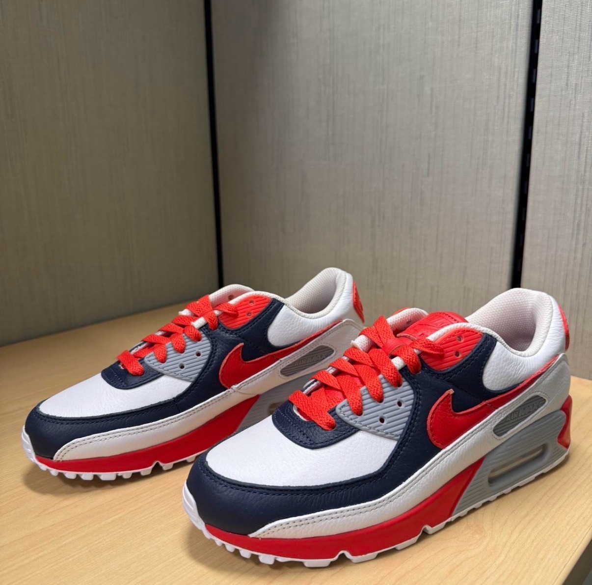 Nike Air Max 90 Essential in Red and Navy