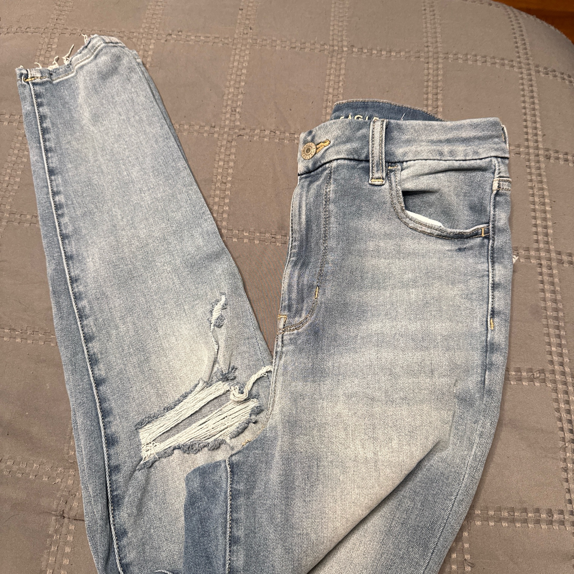 American Eagle Next-Level Stretch Ripped Jeans - Size 8