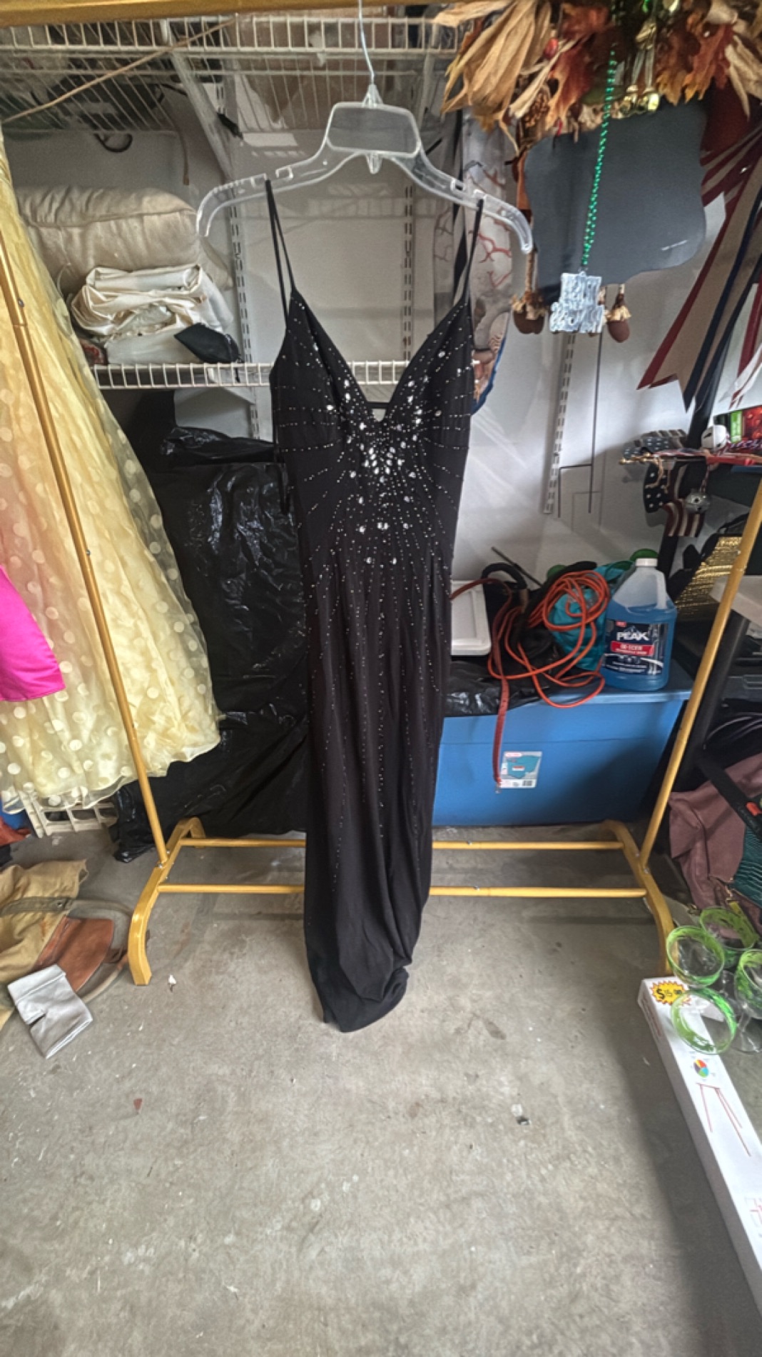 Elegant Black Evening Gown with Sequin Embellishments