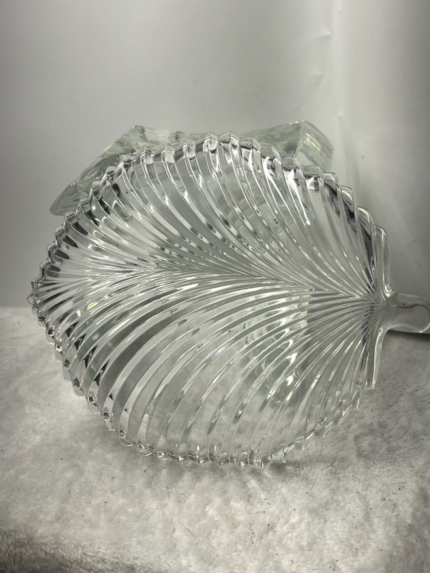 Elegant Clear Glass Leaf-Shaped Serving Platter