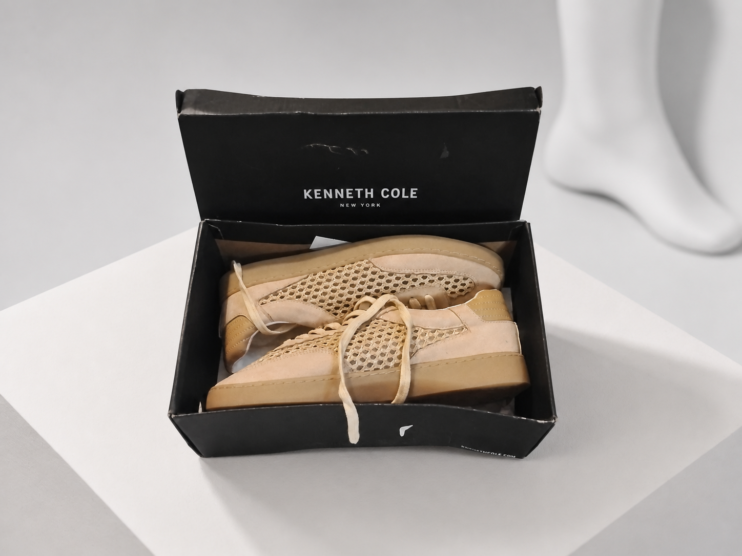 Kenneth Cole Beige Casual Sneakers