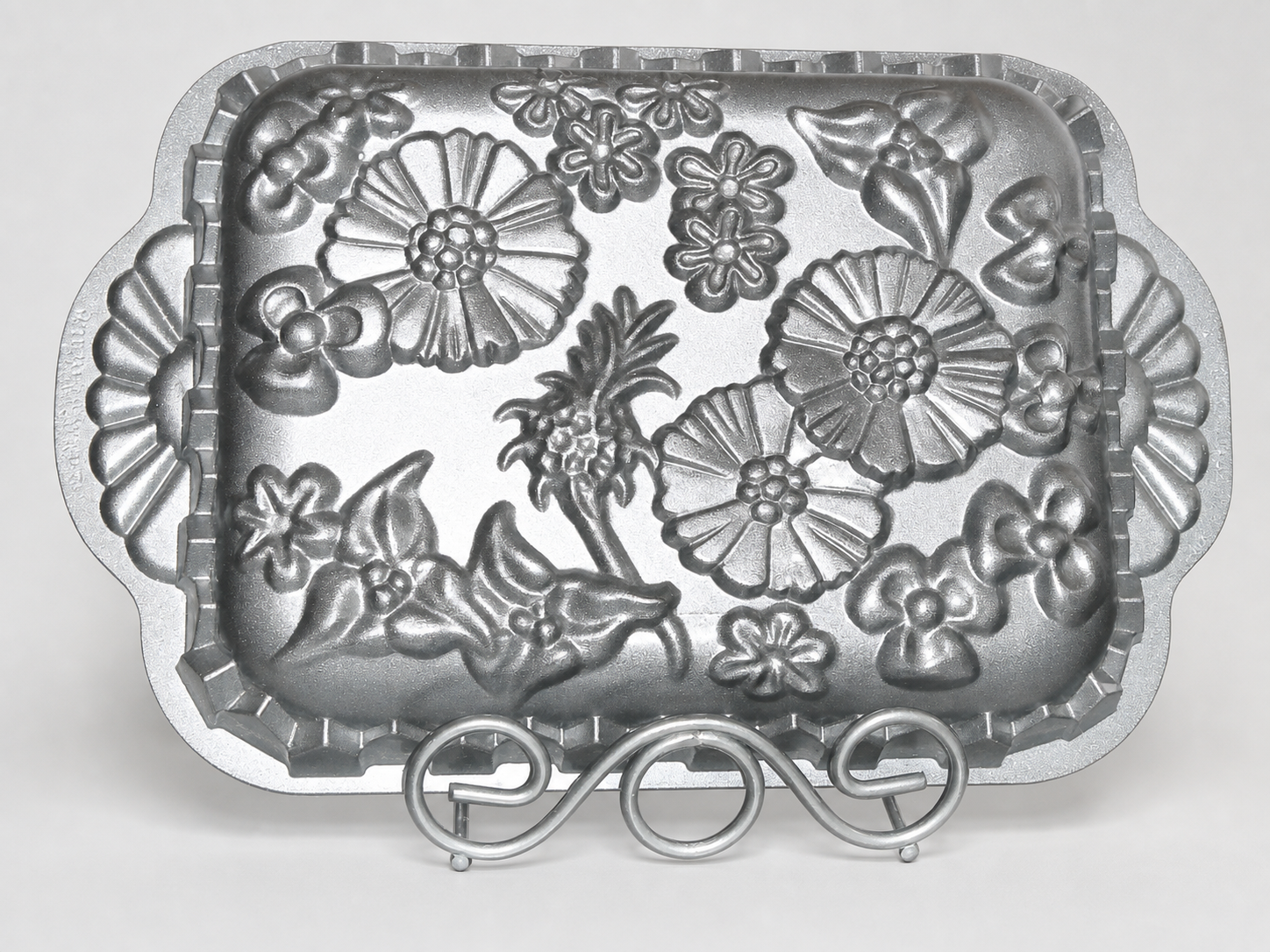 Floral Cast Aluminum Cake Pan