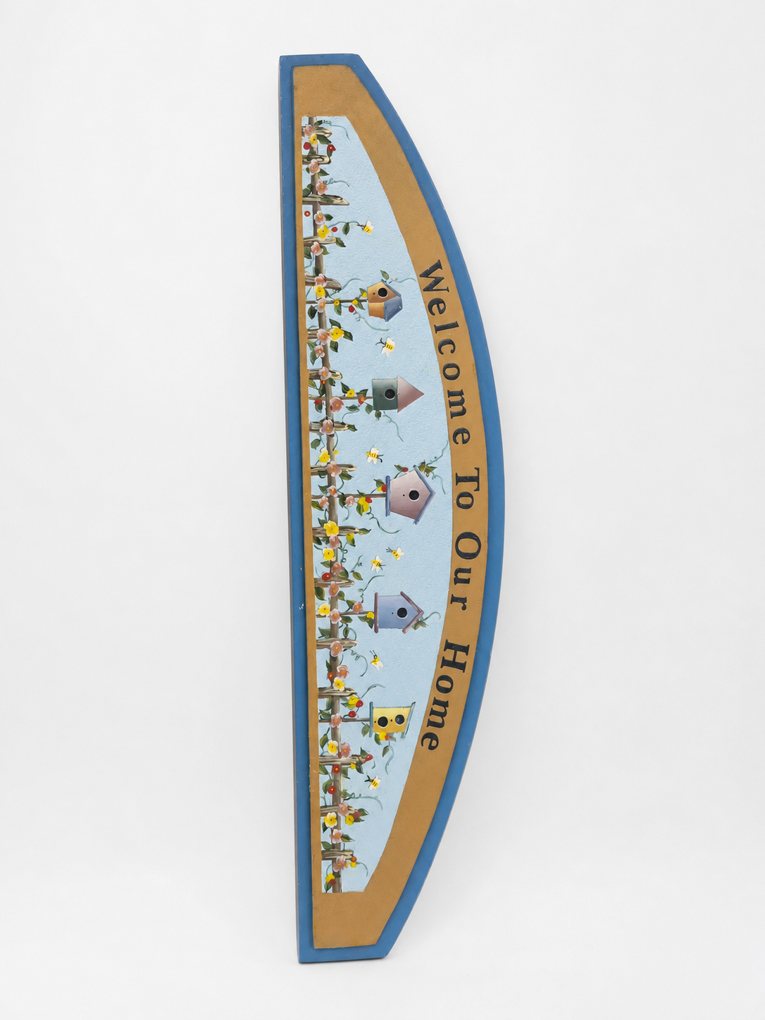 Decorative Welcome Sign with Birdhouse Design