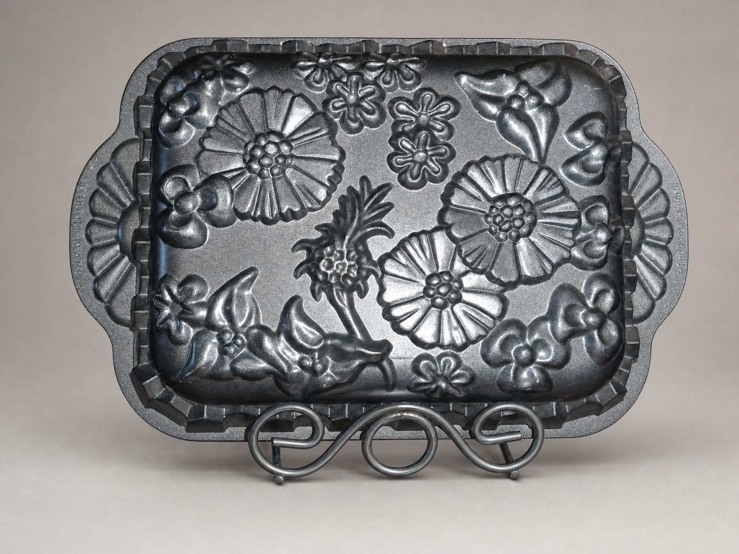 Floral Cast Aluminum Baking Pan